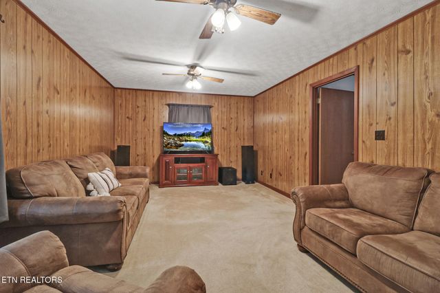 220 Old Gatewood Ford Rd, Jamestown, TN 38556