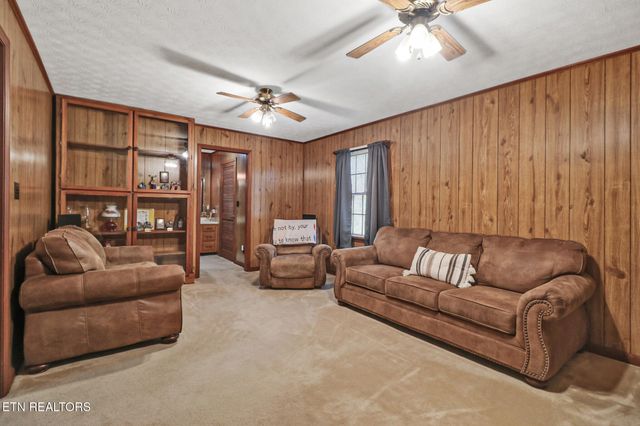 220 Old Gatewood Ford Rd, Jamestown, TN 38556