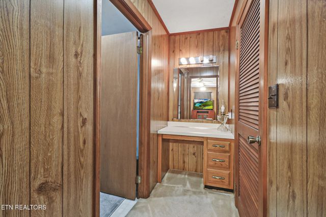 220 Old Gatewood Ford Rd, Jamestown, TN 38556