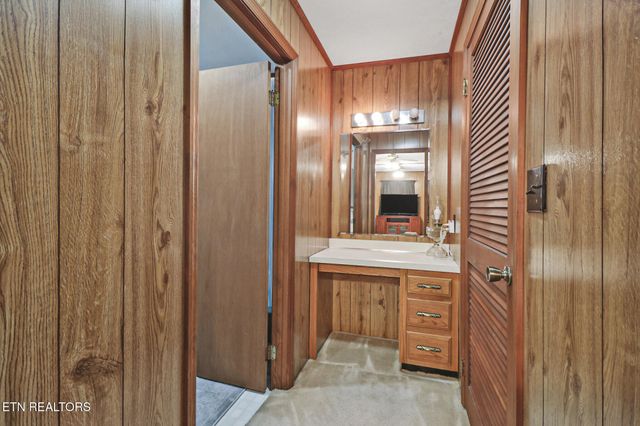 220 Old Gatewood Ford Rd, Jamestown, TN 38556