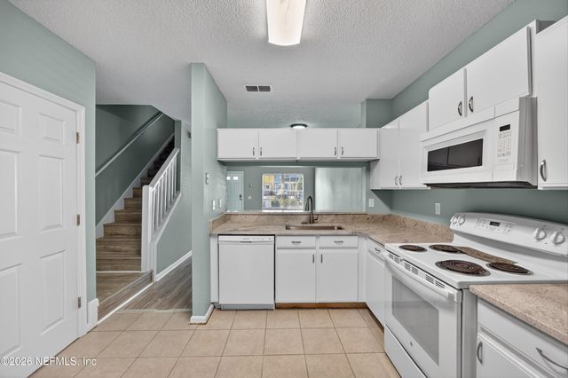 12311 KENSINGTON LAKES Drive 1106, Jacksonville, FL 32246