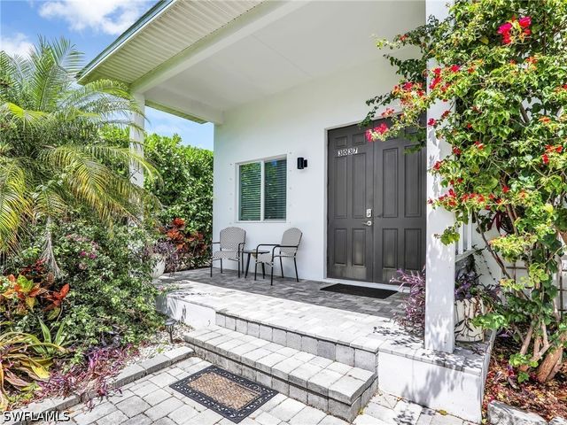 3037 Lunar ST, Naples, FL 34112