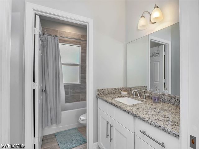 3037 Lunar ST, Naples, FL 34112