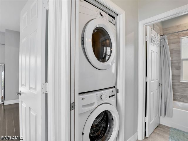 3037 Lunar ST, Naples, FL 34112