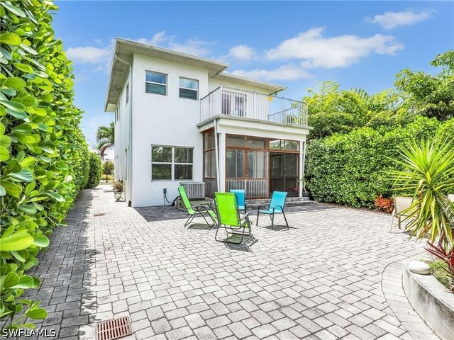 3037 Lunar ST, Naples, FL 34112