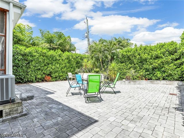 3037 Lunar ST, Naples, FL 34112