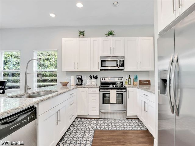 3037 Lunar ST, Naples, FL 34112