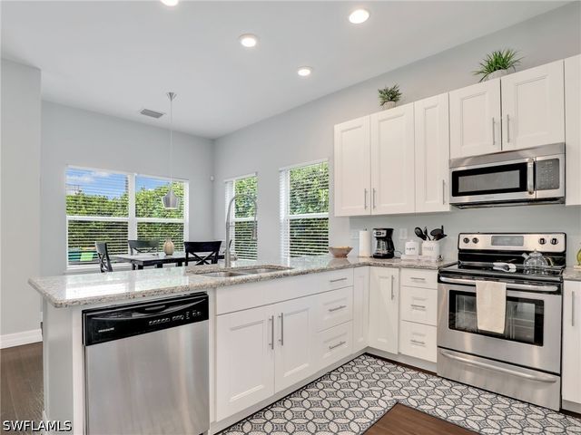 3037 Lunar ST, Naples, FL 34112