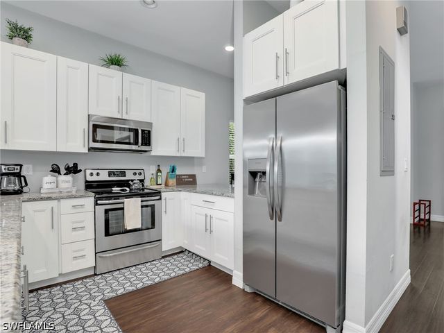 3037 Lunar ST, Naples, FL 34112