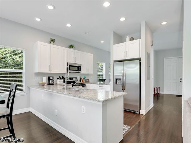 3037 Lunar ST, Naples, FL 34112