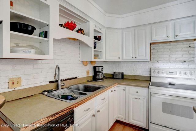 1661 Theresa Avenue, Dewitt, MI 48820