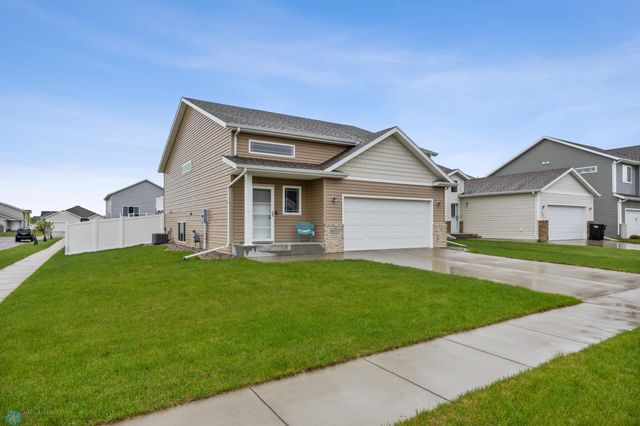 6093 63rd Avenue S, Fargo, ND 58104