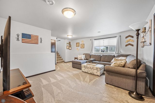 6093 63rd Avenue S, Fargo, ND 58104