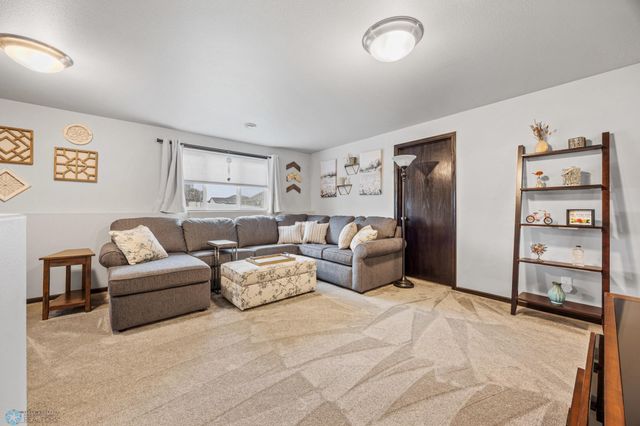6093 63rd Avenue S, Fargo, ND 58104