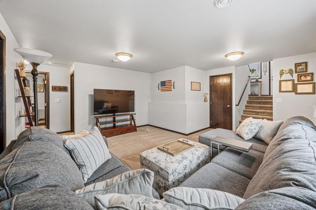 6093 63rd Avenue S, Fargo, ND 58104