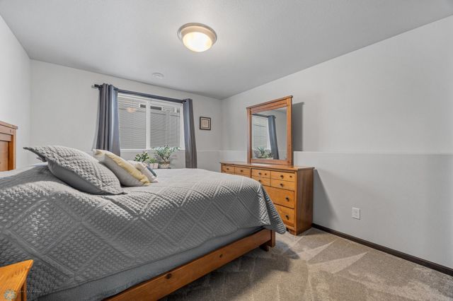 6093 63rd Avenue S, Fargo, ND 58104