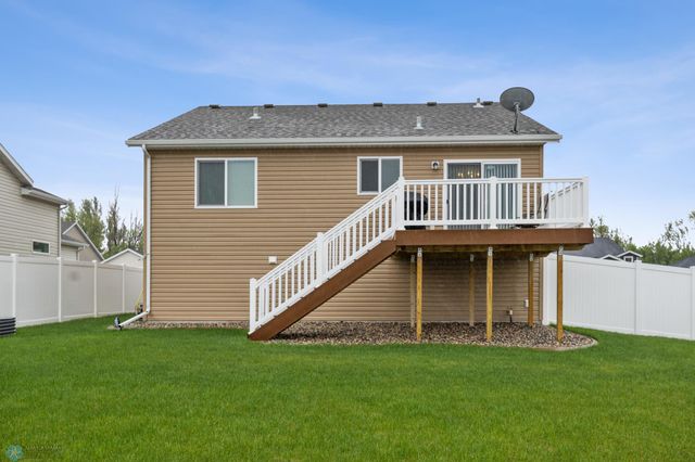 6093 63rd Avenue S, Fargo, ND 58104