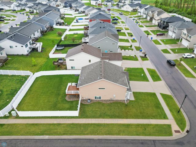 6093 63rd Avenue S, Fargo, ND 58104
