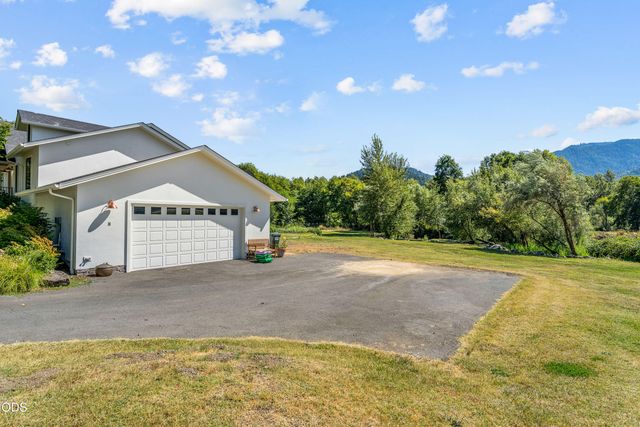 10999 N Applegate Road, Grants Pass, OR 97527