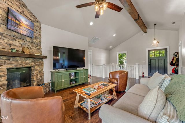 10999 N Applegate Road, Grants Pass, OR 97527