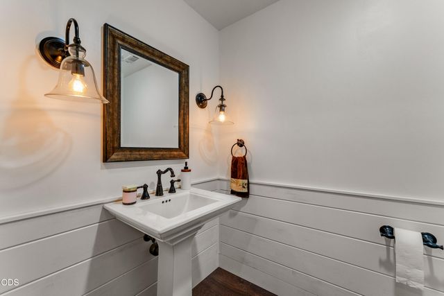 10999 N Applegate Road, Grants Pass, OR 97527
