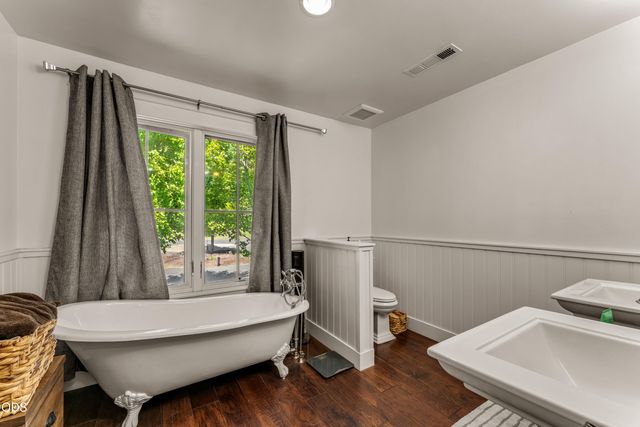 10999 N Applegate Road, Grants Pass, OR 97527