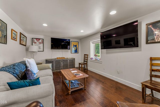 10999 N Applegate Road, Grants Pass, OR 97527