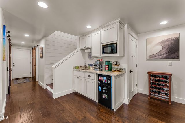 10999 N Applegate Road, Grants Pass, OR 97527