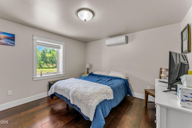 10999 N Applegate Road, Grants Pass, OR 97527