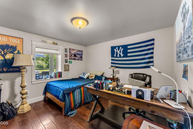10999 N Applegate Road, Grants Pass, OR 97527