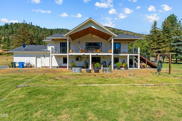 10999 N Applegate Road, Grants Pass, OR 97527
