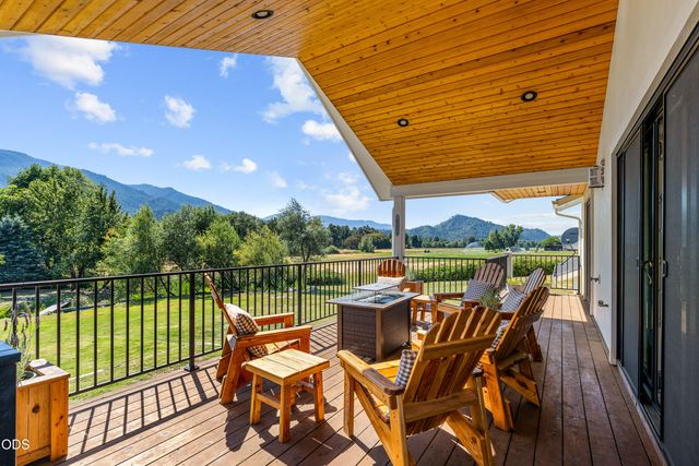 10999 N Applegate Road, Grants Pass, OR 97527