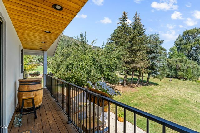 10999 N Applegate Road, Grants Pass, OR 97527