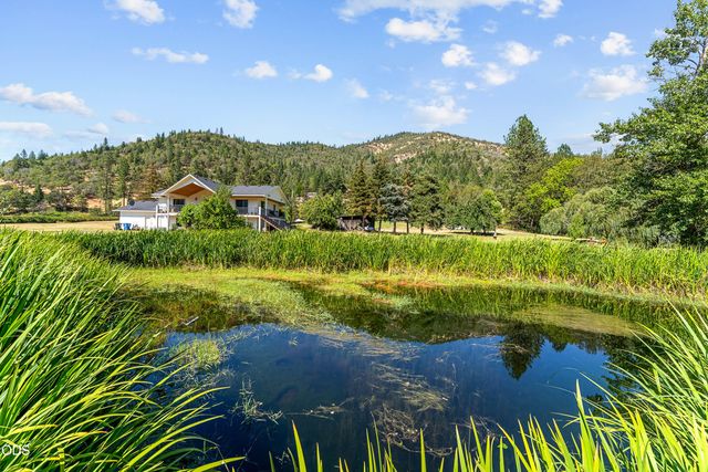 10999 N Applegate Road, Grants Pass, OR 97527