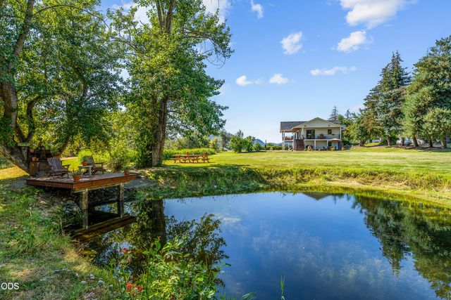 10999 N Applegate Road, Grants Pass, OR 97527