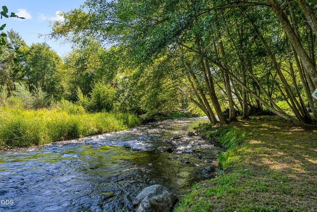 10999 N Applegate Road, Grants Pass, OR 97527