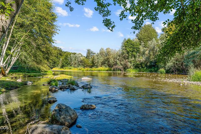 10999 N Applegate Road, Grants Pass, OR 97527