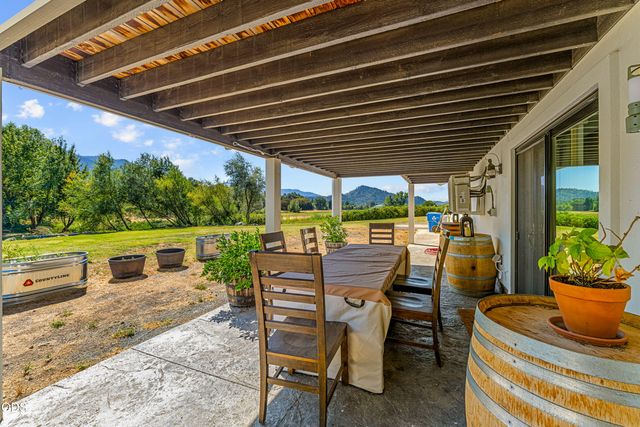 10999 N Applegate Road, Grants Pass, OR 97527