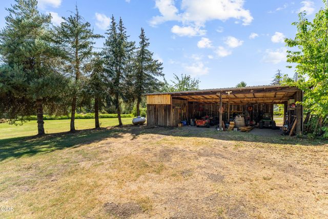 10999 N Applegate Road, Grants Pass, OR 97527