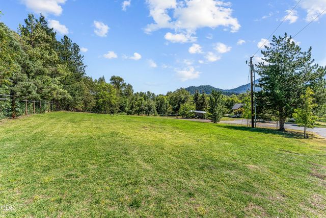 10999 N Applegate Road, Grants Pass, OR 97527
