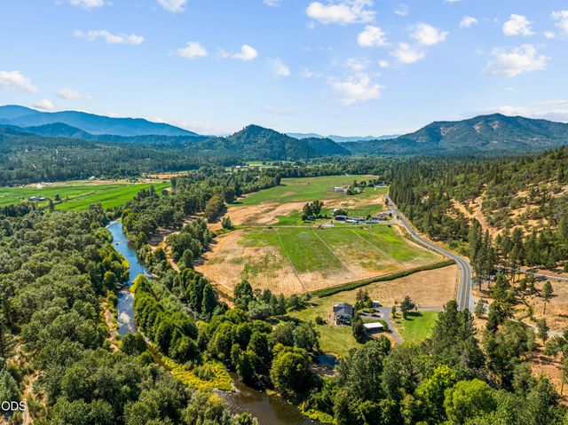 10999 N Applegate Road, Grants Pass, OR 97527