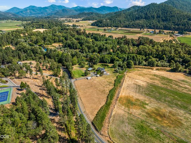 10999 N Applegate Road, Grants Pass, OR 97527