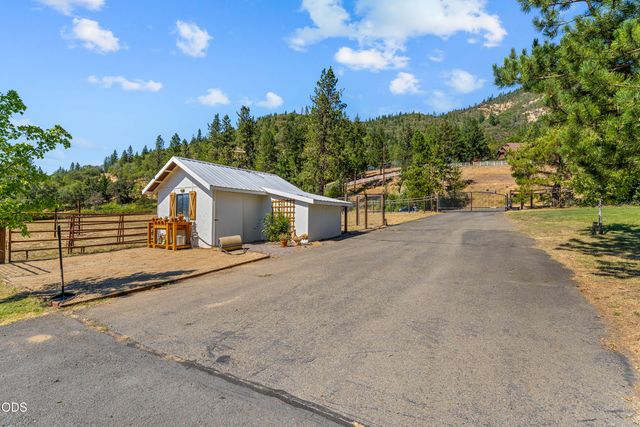 10999 N Applegate Road, Grants Pass, OR 97527