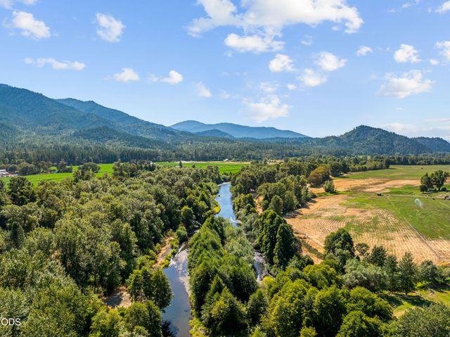 10999 N Applegate Road, Grants Pass, OR 97527