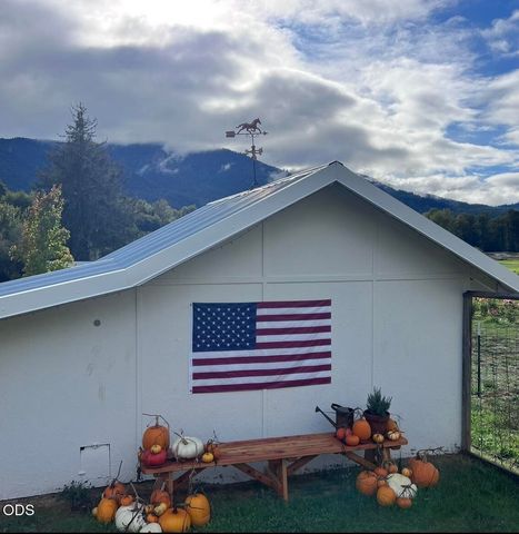 10999 N Applegate Road, Grants Pass, OR 97527