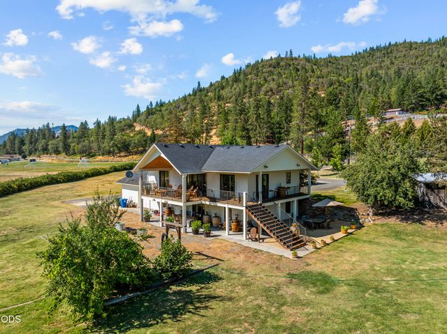 10999 N Applegate Road, Grants Pass, OR 97527