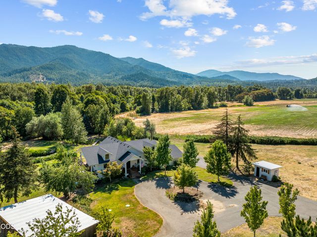 10999 N Applegate Road, Grants Pass, OR 97527
