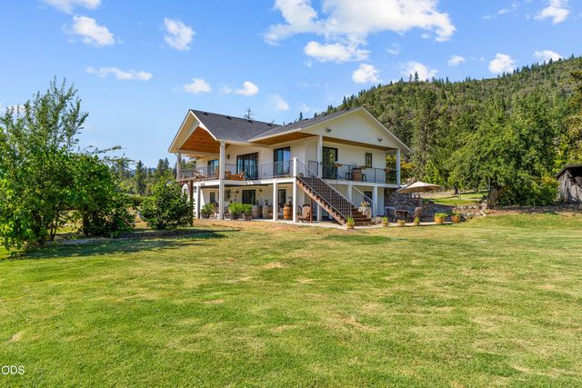 10999 N Applegate Road, Grants Pass, OR 97527
