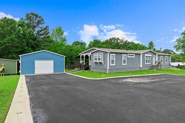 305 Oakwood Rd, Gladewater, TX 75647