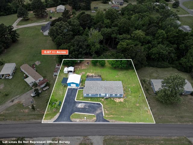 305 Oakwood Rd, Gladewater, TX 75647